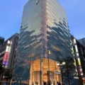 建築の神様からの贈り物 vol.15  青木淳、AS 設計 変幻自在なファサード ルイヴィトン銀座並木通り店