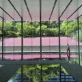 建築の神様からの贈り物 vol.21  日建設計 設計 ピンクの絨毯！芝桜が美しい住友不動産ツインビル